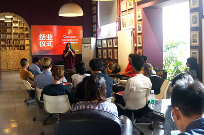 机构举办“实战培训班”结业仪式